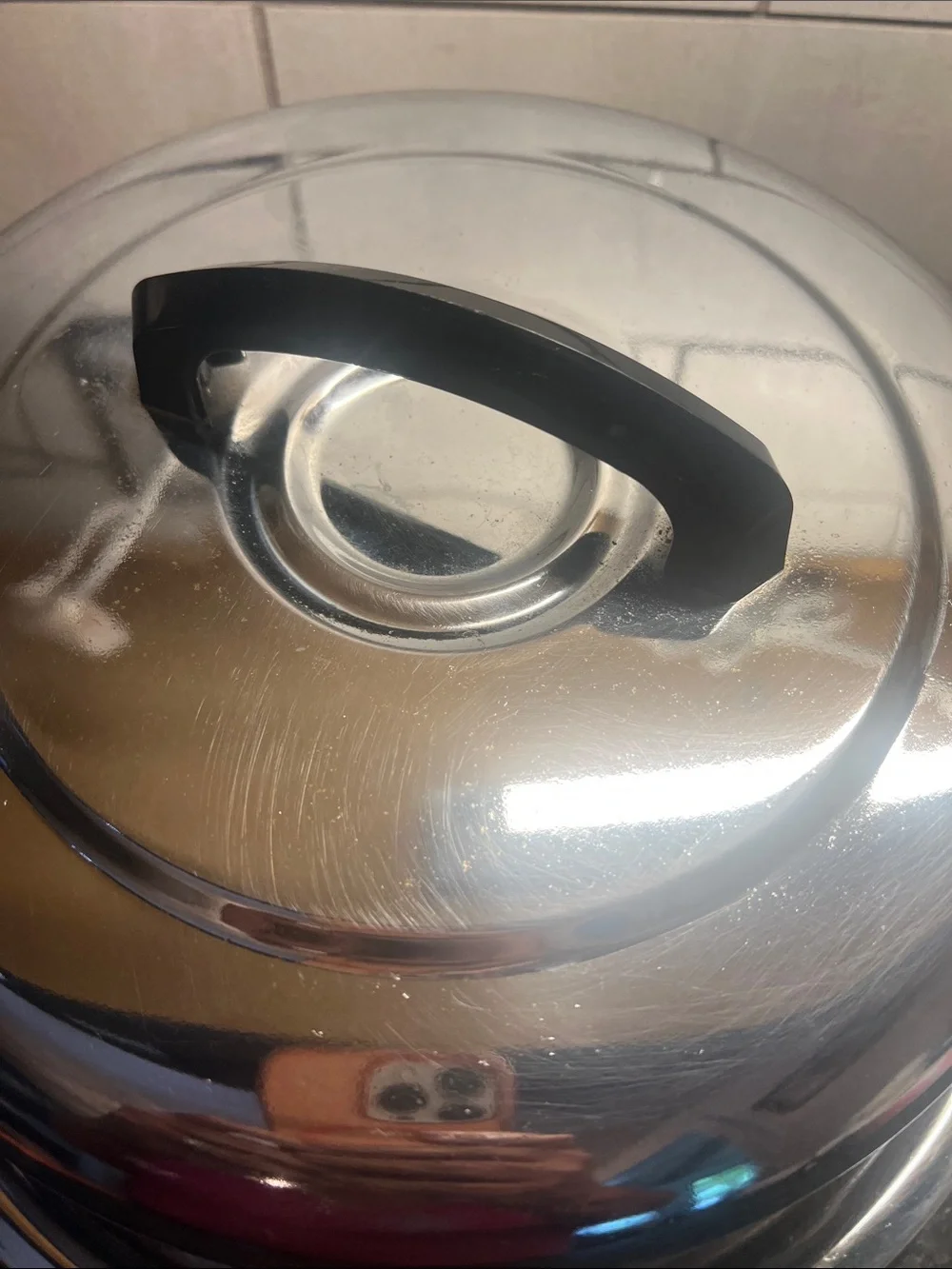THE EVERYDAY CO cake/pastry/bagel keeper. Locks. Chrome. 10.5” area for cakes